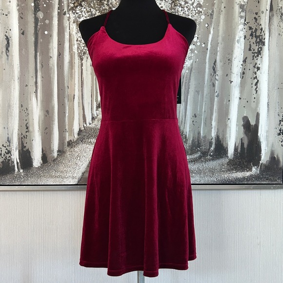 HALARA Dresses & Skirts - NWT Halara Women's Burgundy Red Velvet Skater Mini Dress - Size Large